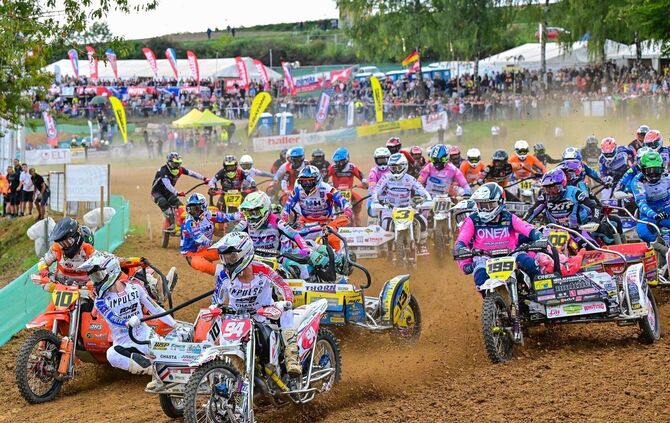 Spannung war im vergangenen Jahr geboten beim Rudersberger Motocross. Dan Foden/Noah Weinmann (links) zeigten eine starke Leistu