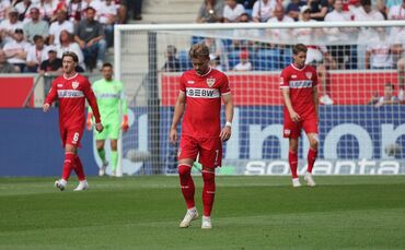 Enttäuschte VfB-Profis nach einem Gegentreffer.