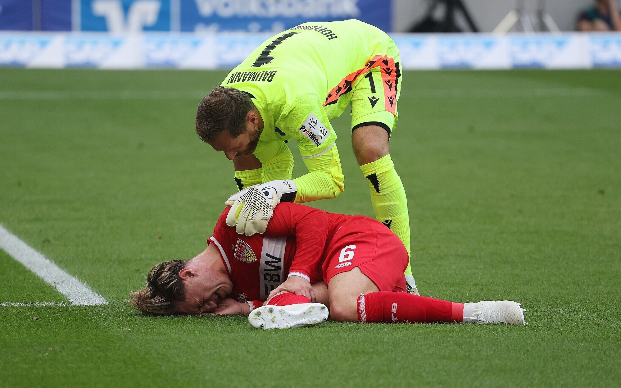 VfB ärgert sich über VAR: „Klares Foul“ an Stiller, warum dann kein Elfer?