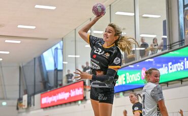 Hannah Hönig, hier im Spiel gegen Freiburg, war beim klaren Sieg des VfL Waiblingen in Buchholz mit sieben Treffern die erfolgre