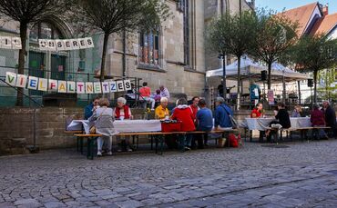Auftakt der Fairen Woche 2026 in Schorndorf mit der langen Kaffeetafel.