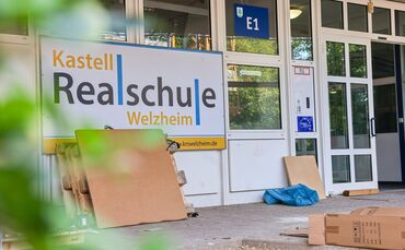 Leichte Verzögerung bei der Sanierung der Kastell-Realschule – auch in den ersten Tagen im neuen Schuljahr muss weiter gebaut we