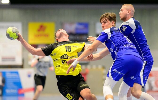 Peter Stäudle (links) erzielte 13 Tore beim 33:33-Remis der SG Weinstadt gegen den HC Neuenbürg.