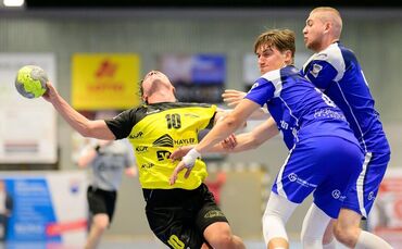 Peter Stäudle (links) erzielte 13 Tore beim 33:33-Remis der SG Weinstadt gegen den HC Neuenbürg.