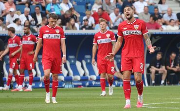 VfB-Verteidiger Jeff Chabot (rechts) kann mit seiner Leistung in Sinsheim nicht zufrieden sein.
