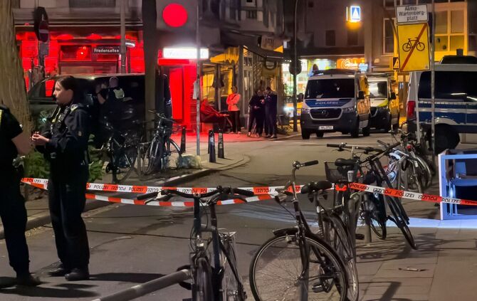 Zwei Personen in Hamburg verletzt aufgefunden
