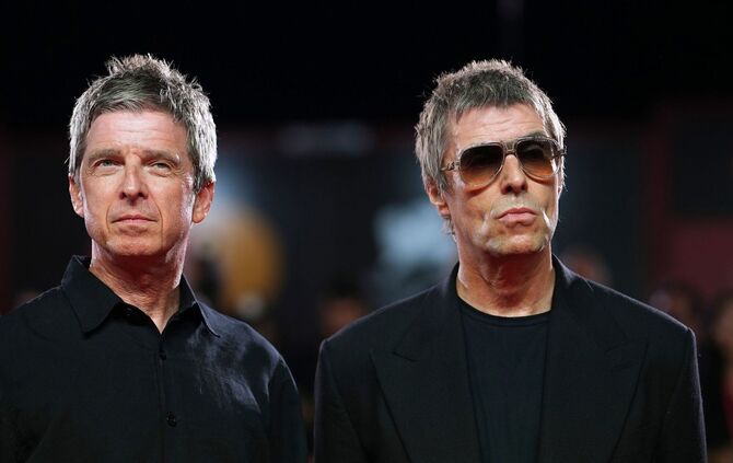 Noel Gallagher (l) und Liam Gallagher