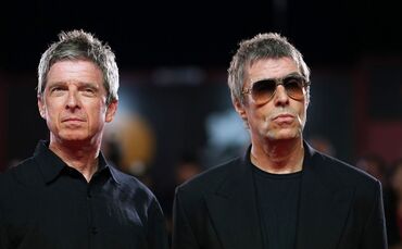Noel Gallagher (l) und Liam Gallagher