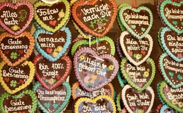 Eine Person finden, der man beim nächsten Wasen-Besuch ein Lebkuchenherz mit kitschiger Aufschrift schenken kann? Die neue Veran
