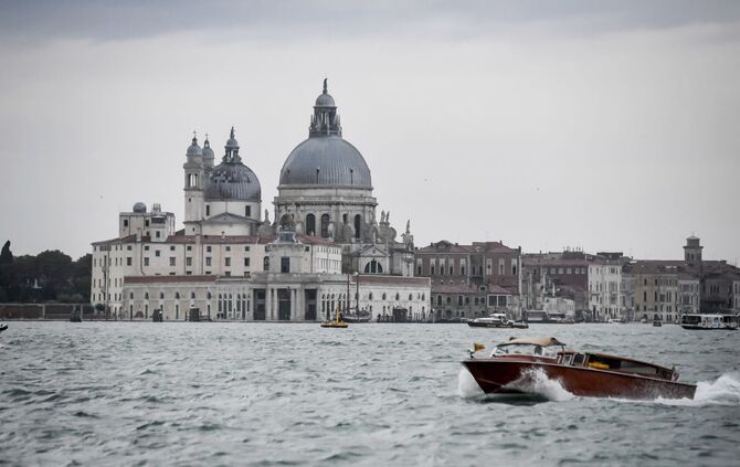 In der Lagune von Venedig sind viele Wassertaxis unterwegs. (Archivbild)