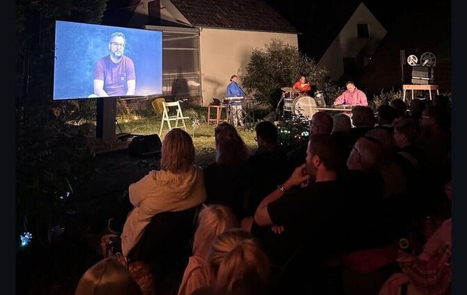 Dokumentarische Multimediaperformance: "Ein Schiff, das sich Gemeinde nennt", in Rohrbronn. Wo ist der Lieblingsort, welche Farb