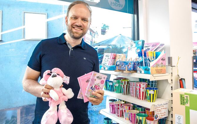 Im Waiblinger Spielwarengeschäft ist der Hype aus den 2000ern zurück. Firmenchef Matthias Wiedmann zeigt das Comeback anhand von