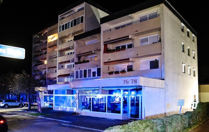 Zwei Menschen sind am Mittwoch, 16. September, bei dem Brand in einem Plüderhäuser Mehrfamilienhaus an der Hauptstraße ums Leben