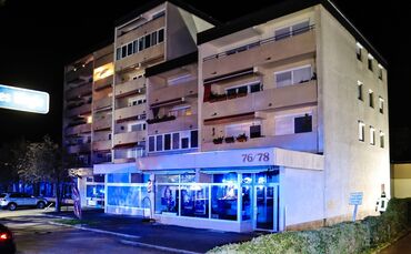 Zwei Menschen sind am Mittwoch, 16. September, bei dem Brand in einem Plüderhäuser Mehrfamilienhaus an der Hauptstraße ums Leben