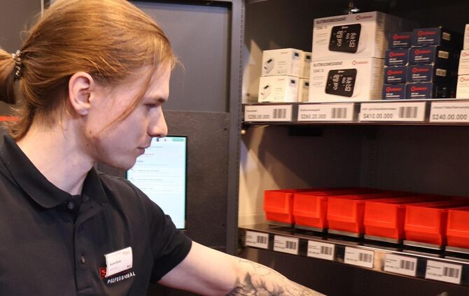 Weltpremiere auf der Fachmesse AMB: "Schluss mit Schwund" ist die Devise bei einem Schrank, der die volle Kontrolle bei jeder En
