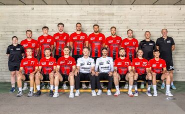 Das Team des TSV Allowa. Hintere Reihe von links: Physio Romy Gimpel, Robin Schuster, Ben Stettner, Vanja Zec, Dominik Weiß, Leo