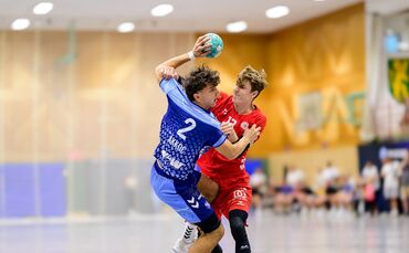 Can Akkoc (mit Ball, hier im Spiel gegen den TSV Neuhausen/Filder) und der TV Bittenfeld II wollen in Erlangen im vierten Spiel 