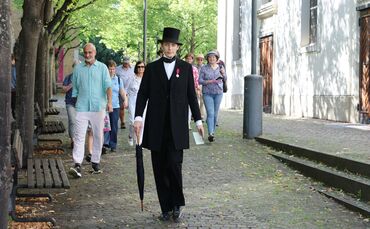 Der Fellbacher Luis Widmann führt durch das Oberdorf.
