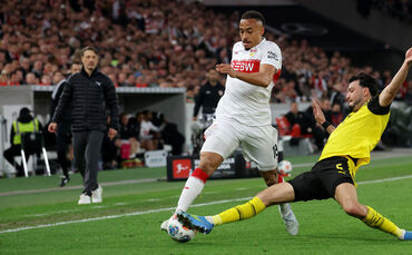 Jamie Leweling und Rami Bensebaini im April 2026: Auch im jüngsten Duell zwischen dem VfB und Dortmund ging es ordentlich zur Sa