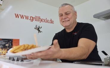 Beim Grillhexle gab Thüringer Bratwurst, Currywurst, Pommes und Soljanka - nun hören Rainer Wünsch und seine Frau auf.