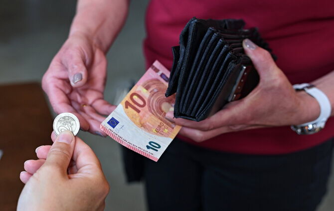 Im "Erwins" wird das Trinkgeld unter allen Beschäftigten aufgeteilt. So bekommen auch die Küchenkräfte was ab (Symbolbild).