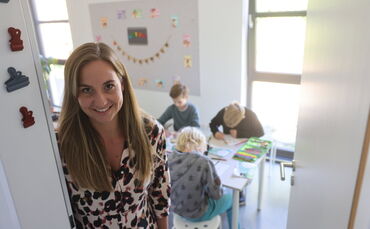 Mit Beginn des neuen Schuljahres werden die ersten Schüler unterrichtet. Schulgründerin Vanessa Fernandez freut sich sehr darübe
