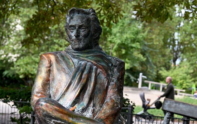 Statue von Helmut Dietl