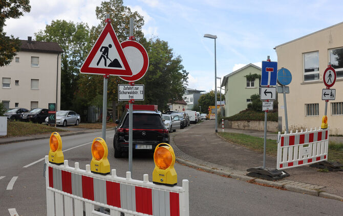 Bauschilder in der Schurwaldstraße.