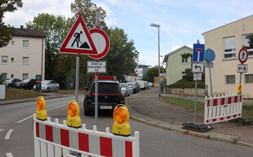 Bauschilder in der Schurwaldstraße.