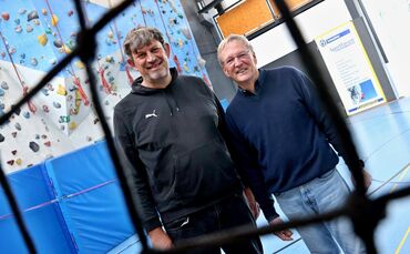 TSV-Geschäftsführer Andreas Perazzo (links) und 1. Vorsitzender Jörg Bürkle im Sportforum in Schmiden.