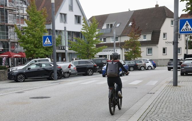 In der Winterbacher Ortsmitte müssen sich Autofahrer künftig vielleicht dem Tempo von Radfahrern anpassen.