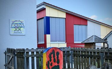 Der evangelische Kindergarten Anwanden (links) soll im benachbarten kommunalen Kinderhaus (rechts) aufgehen.