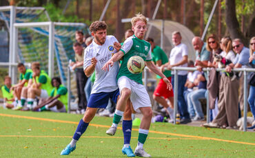Marco Angelo Caniglia (links) und der TSV Schmiden hatten gegen den TSV Nellmersbach um Luca Keyerleber die Nase vorn.