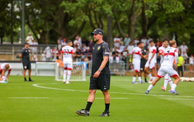 VfB-Trainer Sebastian Hoeneß will die Länderspielpause sinnvoll nutzen.