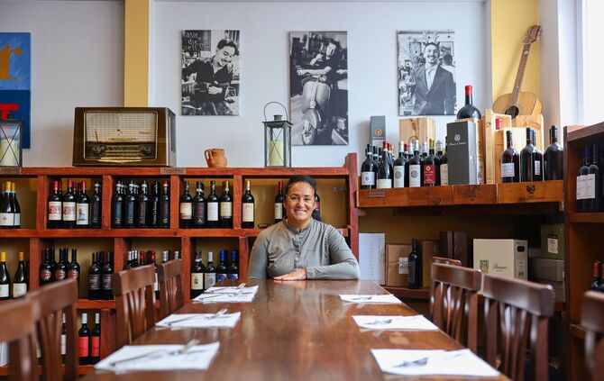 Patrizia Grasso in ihrer Fellbacher Trattoria "DaPatrizia". Es ist ihr drittes Baby, sagt die 51-Jährige.