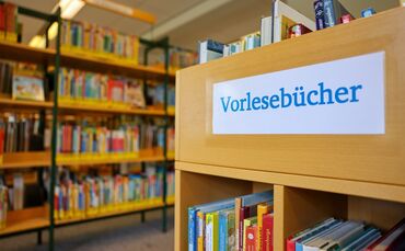 Dass Kindern vorgelesen wird, ist aus Sicht von Marianne Seidel, Bücherei Leiterin, sehr wichtig. In der Stadtbücherei stehen da