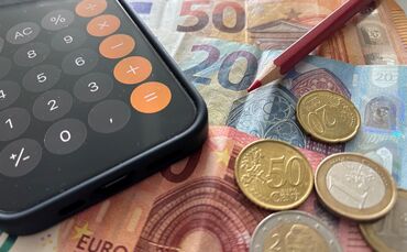 Der Rotstift soll unter anderem bei Gebäuden, Schulen und Personalkosten angesetzt werden.