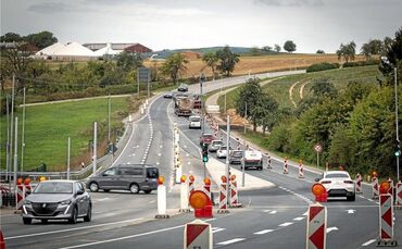 Der Verkehr an der Krähenbachkreuzung läuft nach den Ausbauarbeiten jetzt wieder problemlos. Jetzt hakt's dafür gleich nebenan.