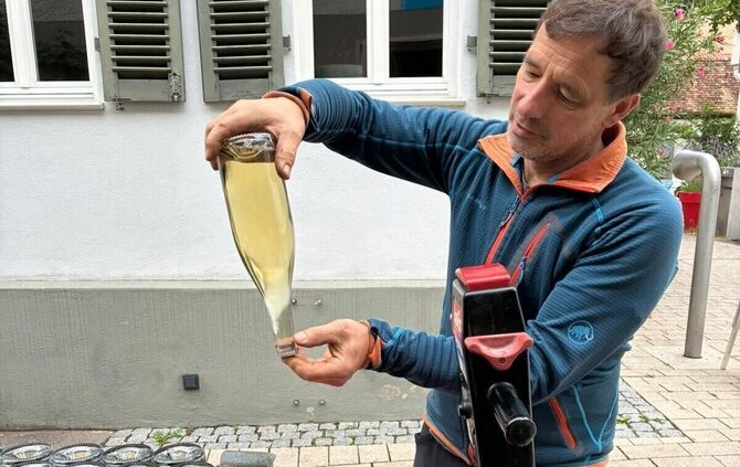 Markus Heid gibt Einblicke in die Sekt-Herstellung.
