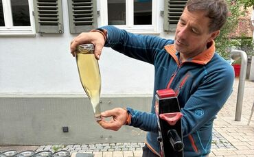 Markus Heid gibt Einblicke in die Sekt-Herstellung.