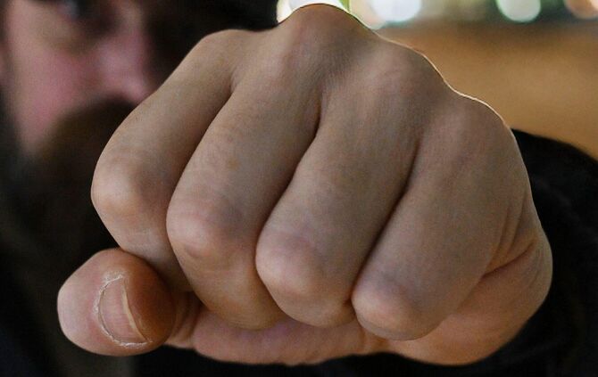 Ein Spaziergänger beobachtet in Fellbach eine mutmaßliche Schlägerei und ruft die Polizei. Drei Männer müssen sich daraufhin vor
