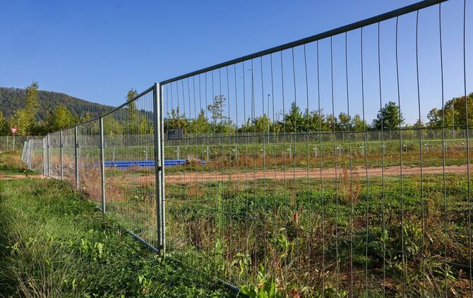 Der Bauzaun ist ein Vorbote: Bald beginnen die Arbeiten für das Rudersberger Rettungszentrum.