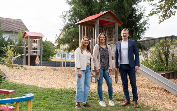Tanja Szontag (Leiterin des katholischen Kindergartens St. Michael), Leonie Bohn (Leiterin des Amtes für Bildung und Betreuung)