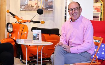 Frank Kämmer beim Interview in der Buchhandlung Taube in Waiblingen.