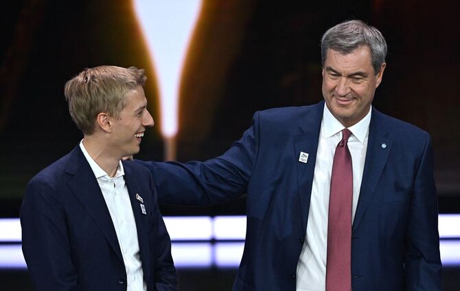 München mit Oberbürgermeister Dominik Krause (Grüne, l) und dem Ministerpräsidenten Markus Söder (CSU, r) hatte deutlich die Nas