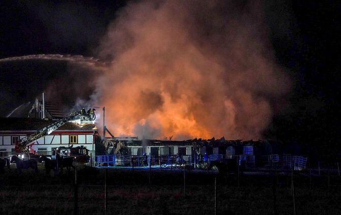 Großbrand auf landwirtschaftlichen Anlage in Tübingen