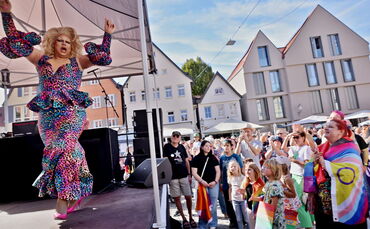 Drag-Queen Veronica Mont Royal war beim ersten Christopher Street Day in Schorndorf zu erleben.