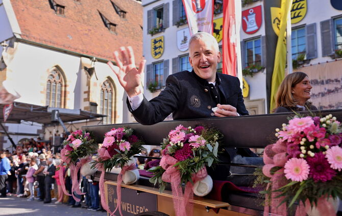 Am Sonntag wurde mit dem traditionellen Umzug das 179. Cannstatter Volksfest eingeweiht.