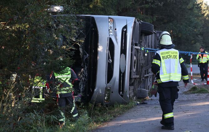 Schwerer Busunfall auf der A96 - Tote und Verletzte