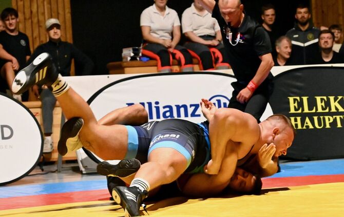 Roman Schatz ließ seinem Gegner keine Chance und gewann im Schwergewicht mit 16:0.